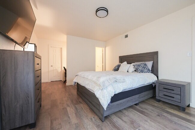 Foto del edificio - Spacious 3-Bedroom, 2-Bath Home – Fully Furnished