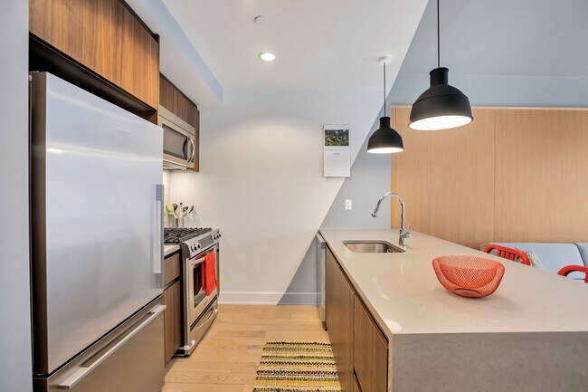 Building Photo - Southern-Facing Furnished 1BR for Rent!