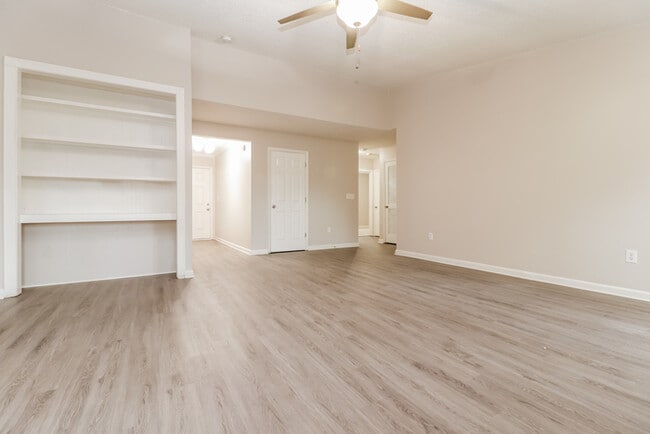 Building Photo - 98 Peppertree Ln