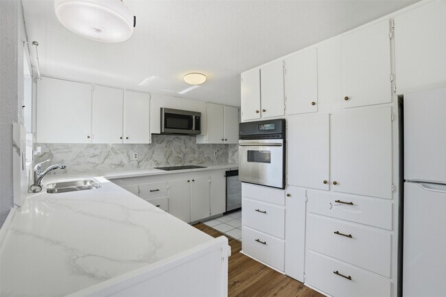 Foto del edificio - 7819 Bayside Dr