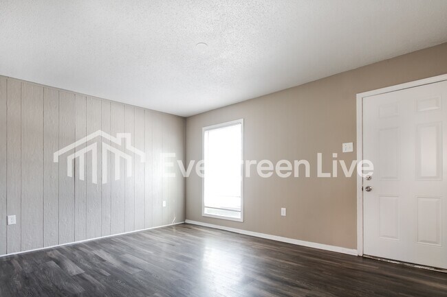 Foto del edificio - 5267 Broken Oak Dr