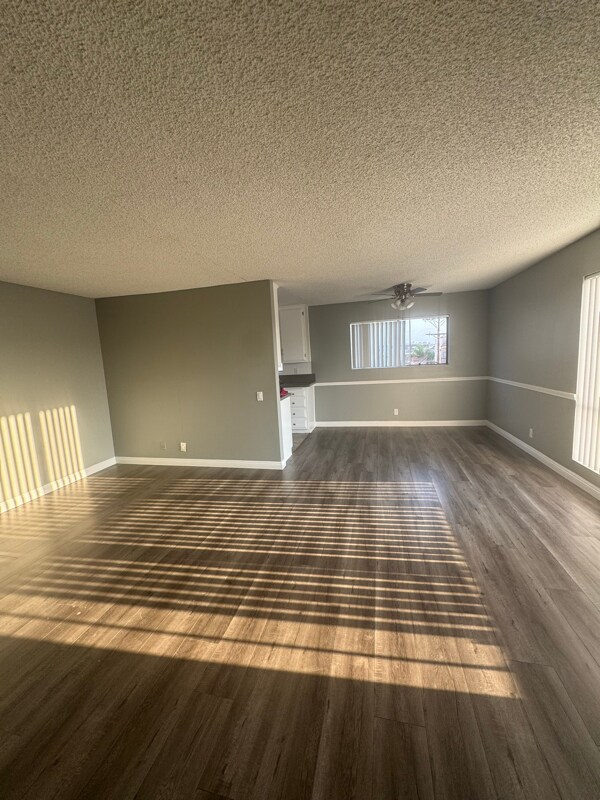 Foto del edificio - 215 N Belmont St