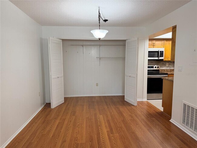 Building Photo - 540 Cascade Cir