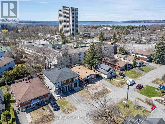 Photo du bâtiment - 828 Maplewood Ave