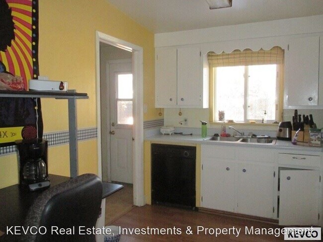 3 br, 1 bath House - 822 Balsam Ln photo'