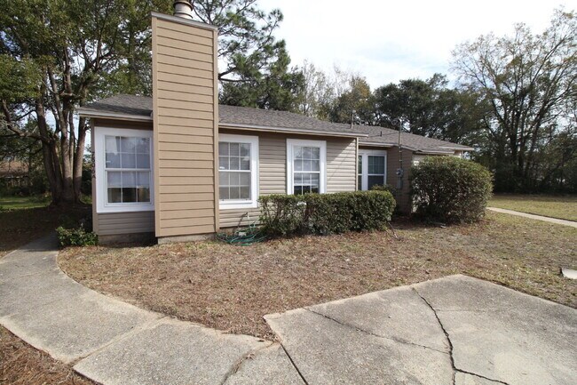 Foto del edificio - Coming 9/12! Spacious 2-Bedroom, 1-Bath Du...