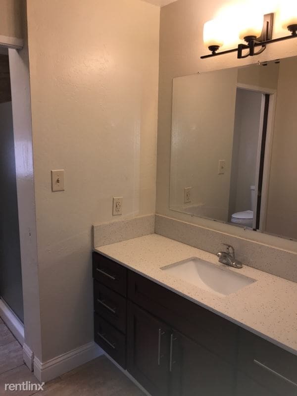 Building Photo - 3 br, 2 bath Townhome - 897 Webster St