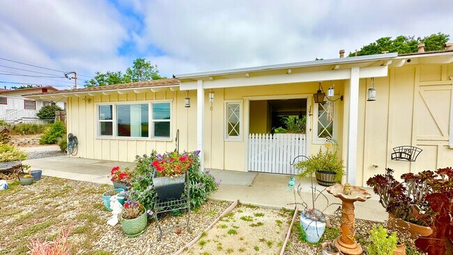 Building Photo - Beautiful Guest House Unit, Newer Construc...