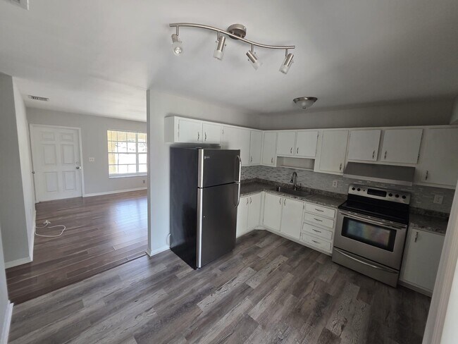 Foto del edificio - 978 Sumter Rd W