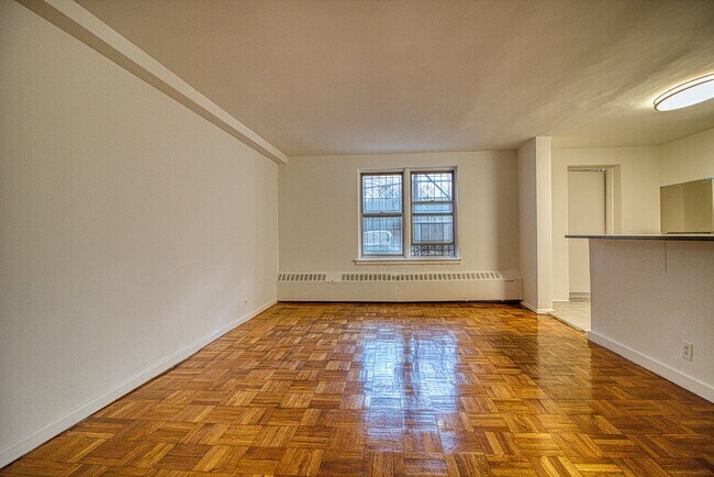 Building Photo - 2630 Kingsbridge Ter
