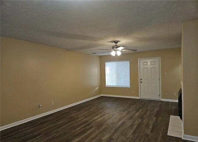 Building Photo - 3375 Galleria Dr