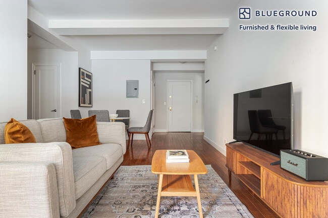 Building Photo - 400 E 57th St