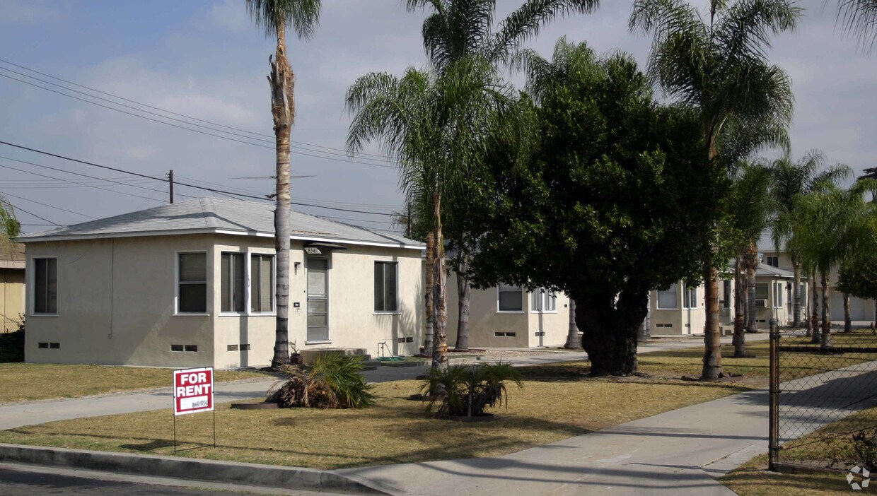 Foto principal - 8541-8549 1/2 Fontana St