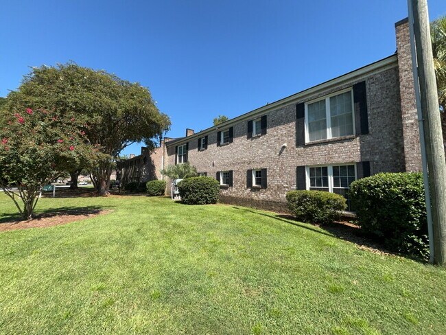 Foto del edificio - 650 Cornell St