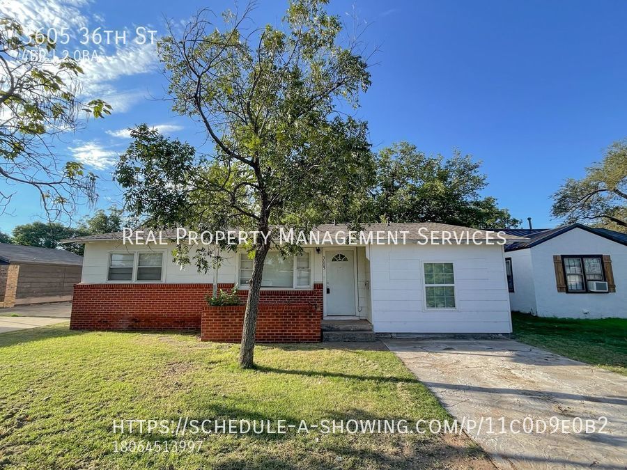 Primary Photo - Spacious 4/2 Home!