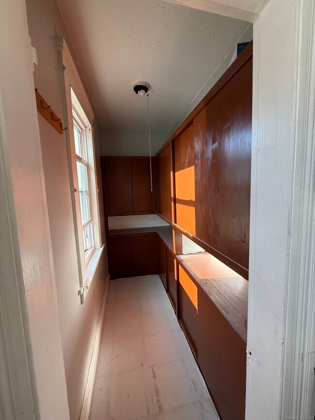 Foto del edificio - 352 French St