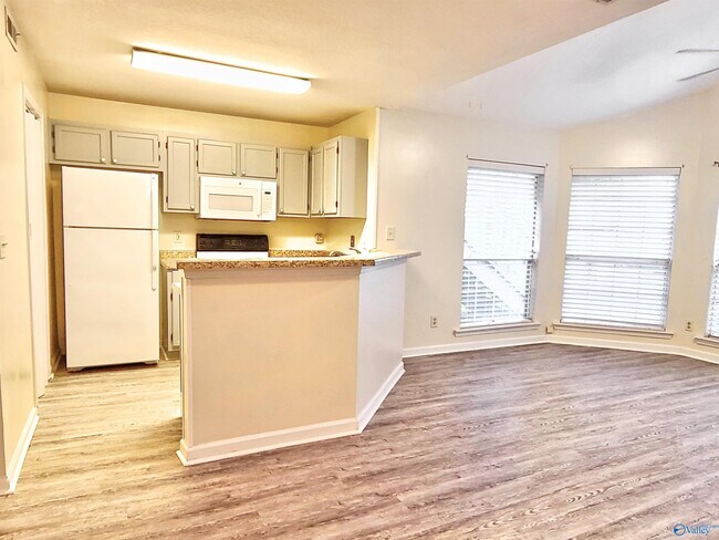 Foto del edificio - 219 Waters Edge Ln