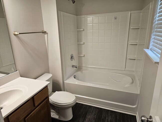 Foto del edificio - 9204 Grand Valley Dr