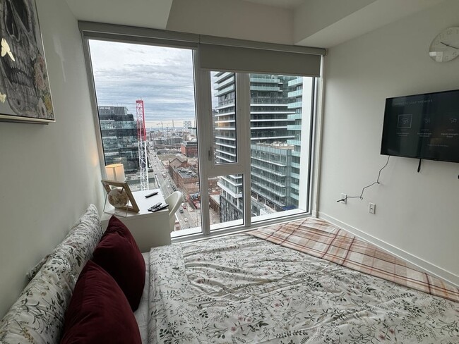 Building Photo - Master Room - Sherbourne St & Front St East