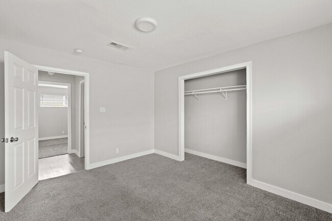 Foto del edificio - 7815 Glass St