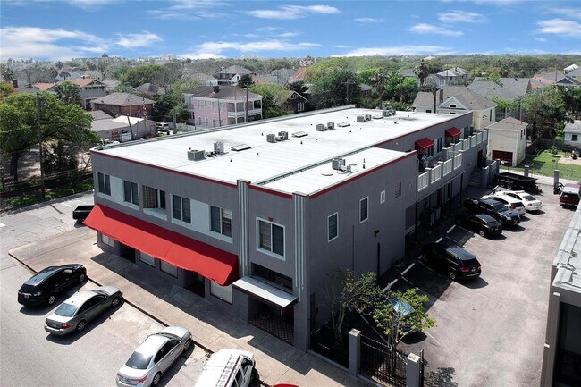 Building Photo - 1413 23rd Street Rear