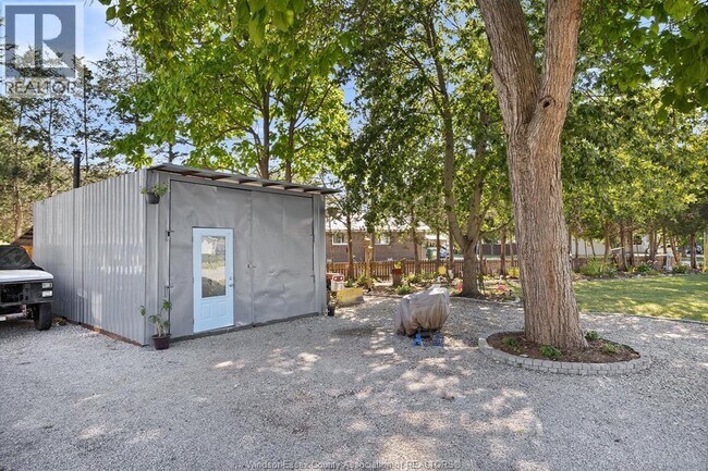 Photo du bâtiment - 19 Bond Ave