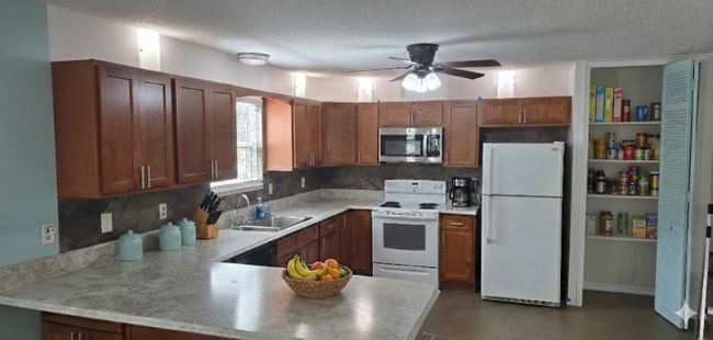 Building Photo - 152 Fenimore Ln