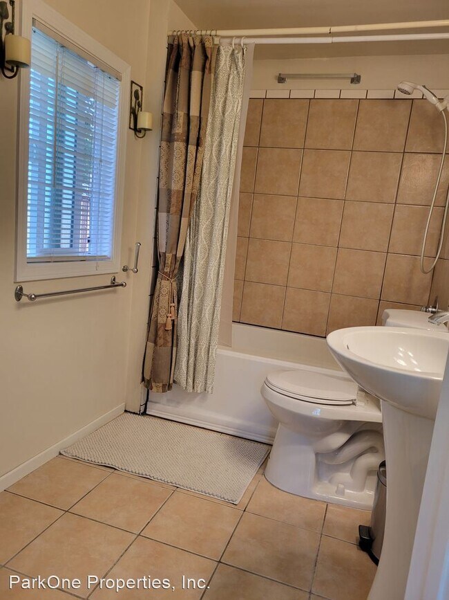 Building Photo - Studio, 1 bath House - 1657 Barnett Circle