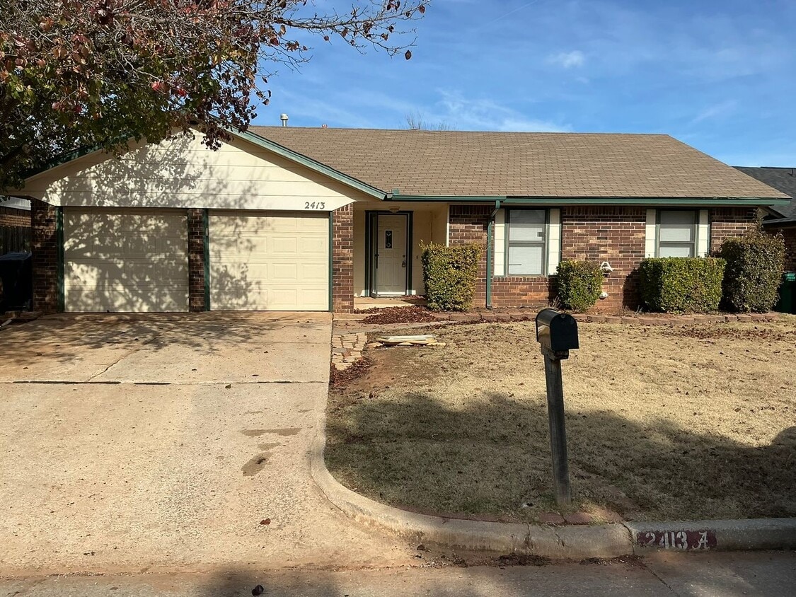 3 bed, 2 bath ,fenced back yard in Moore Schools, ready for move in! - 3 bed, 2 bath ,fenced back yard in Moore Schools, ready for move in!