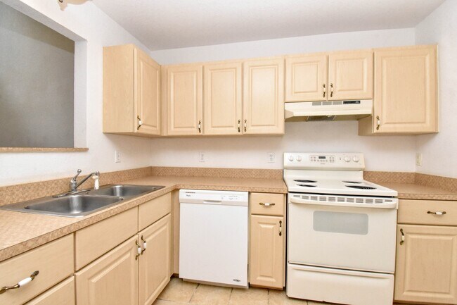 Building Photo - Spacious 2BR/2BA + Loft Near UF – Multiple...