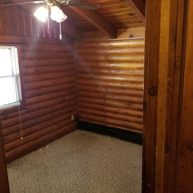 Building Photo - 2 Bedroom 1 bath "Cabin-esque" house in Coralville.