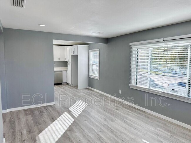 Building Photo - 9442 S Manhattan Pl