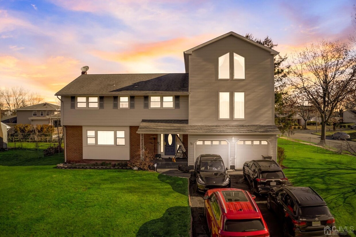 Foto principal - 23 Gramercy Dr