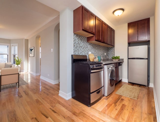 Building Photo - 555 W Arlington Pl