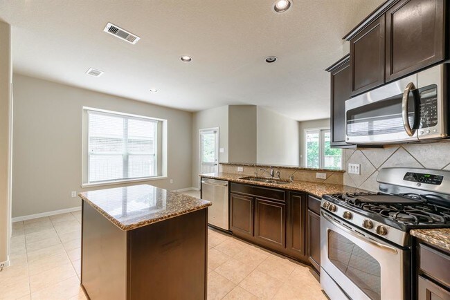 Building Photo - 202 Black Swan Pl