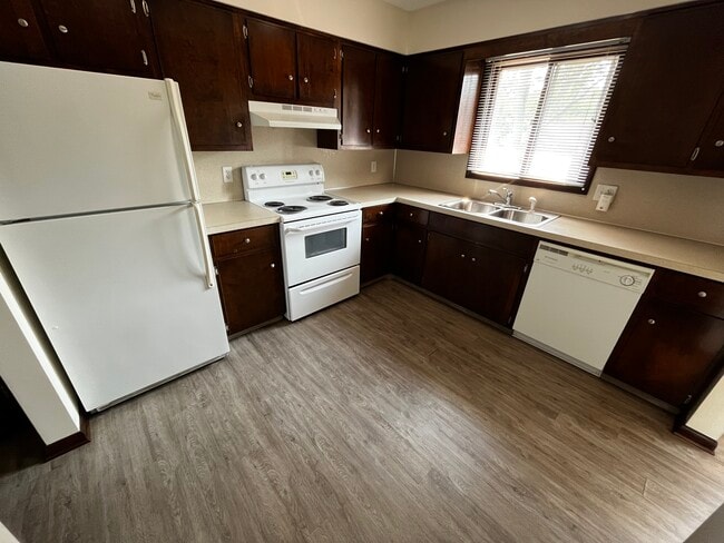 Building Photo - 428 Butternut Dr