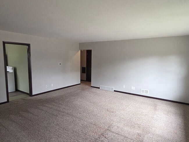 Foto del edificio - Updated 3 bedroom West Allis upper