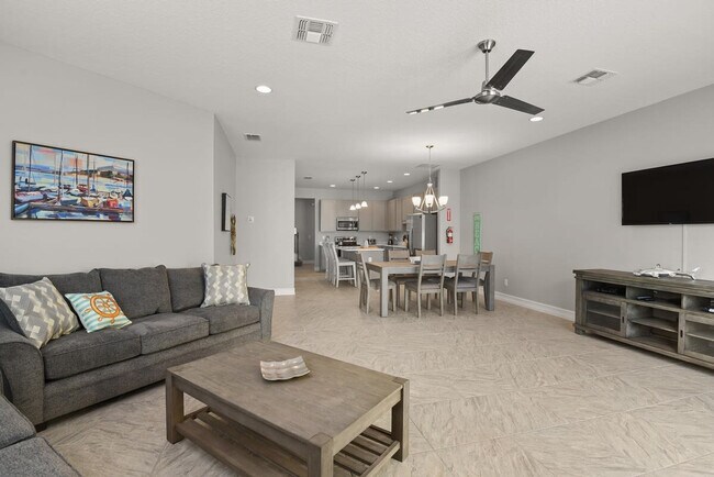 Building Photo - 132 Mediterranean Way