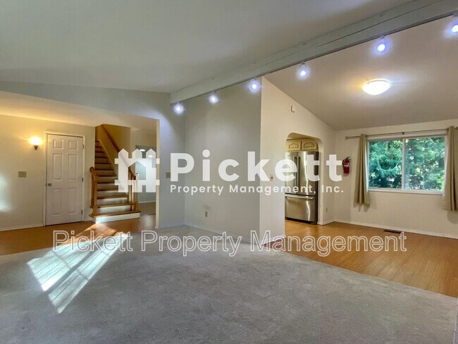 Building Photo - 7293 Pheasant Cir NE