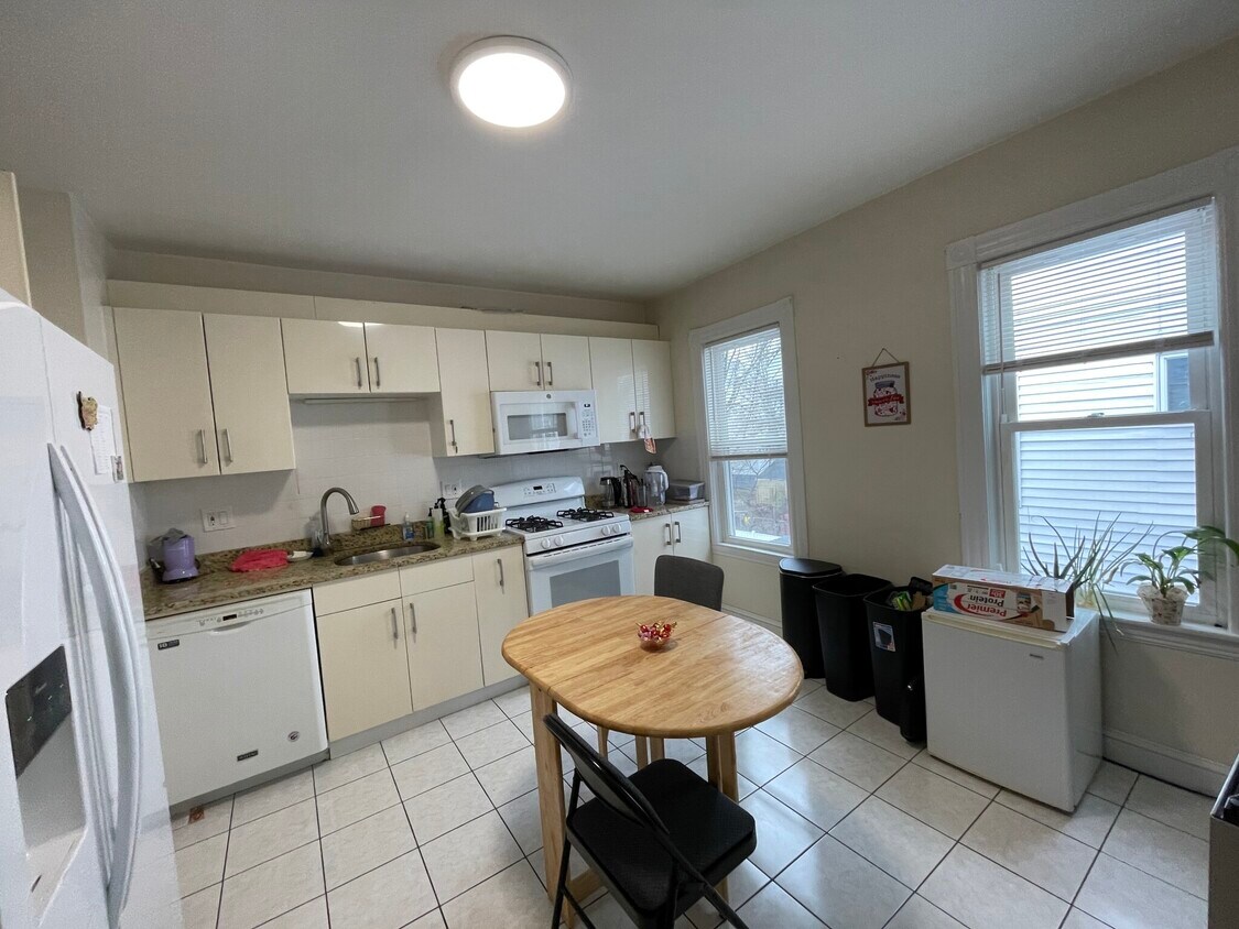 Foto principal - 63 Fairbanks St