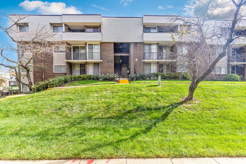 10206 Prince Pl Unit 4T2, Upper Marlboro, MD 20774 Condo for Rent
