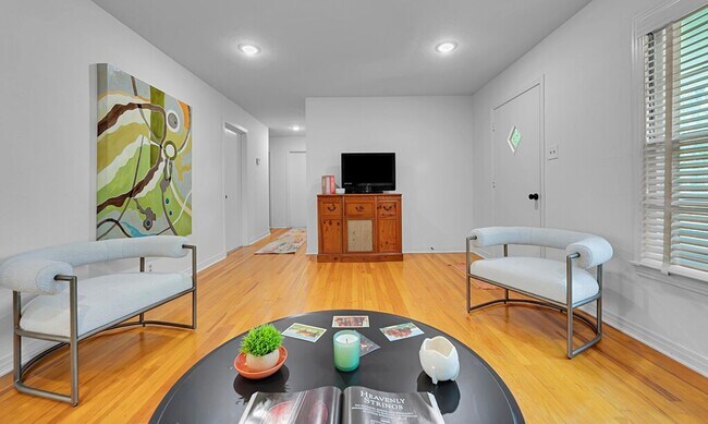 Foto del edificio - 311 Newland Dr