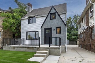 Building Photo - 2744 Lawrence St