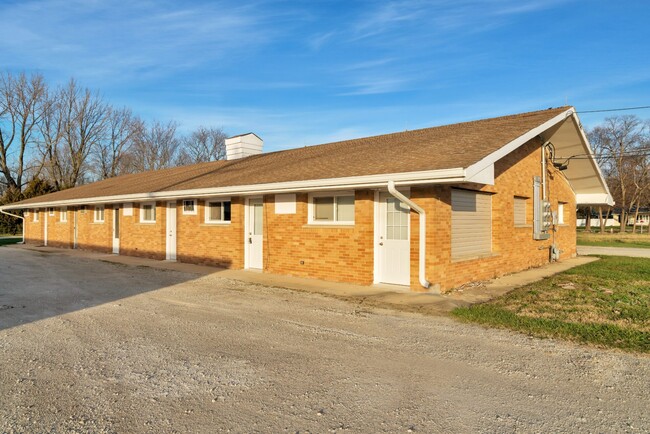 exterior - 1136 W Kennedy Rd