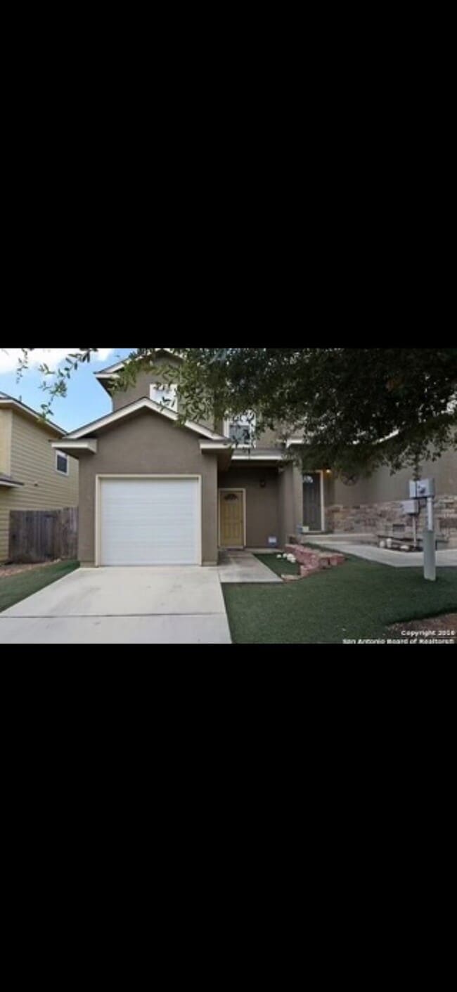 Building Photo - 5015 Flipper Dr