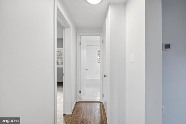 Foto del edificio - 1744 N Rhodes St