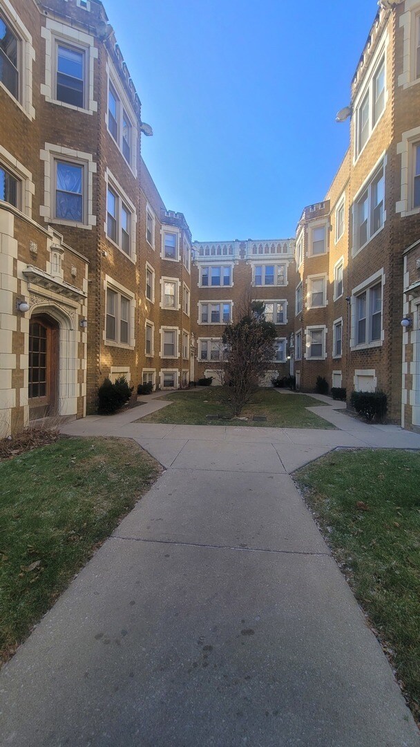 Building Photo - 7604 S South Shore Dr