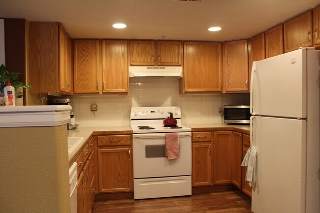 Kitchen - 108 5th St
