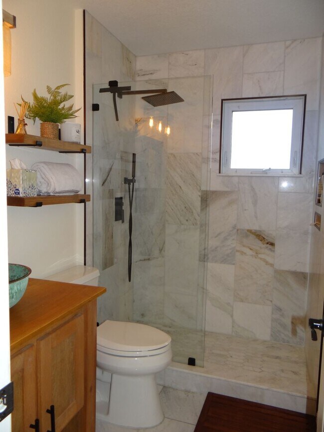 Foto del edificio - Charming 3-Bed, 2-Bath Pool Home in Desirable Winter Springs