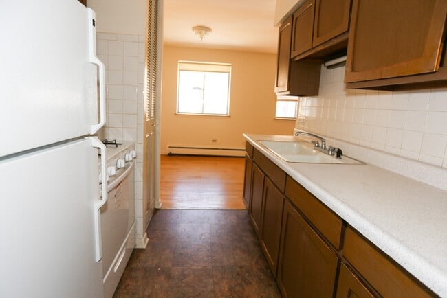 Building Photo - 502 W Briar Pl